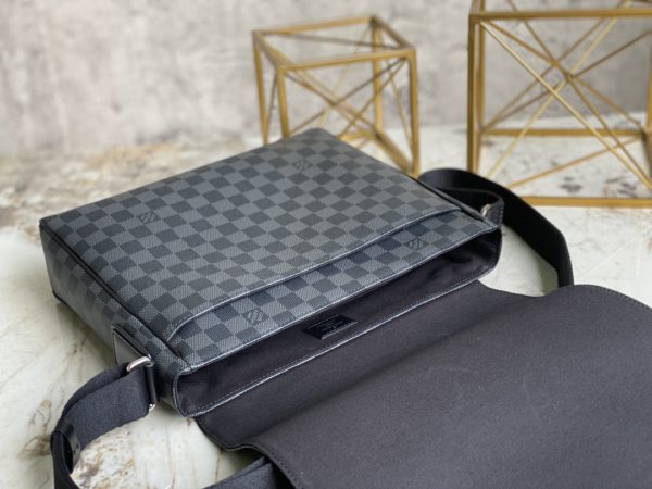 Louis Vuitton Damier Graphite Heiger Men's Messenger Bag - Image 2