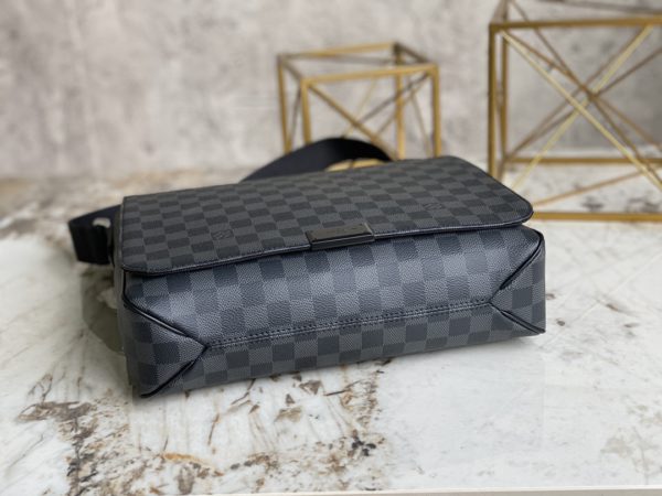Louis Vuitton Damier Graphite Heiger Men's Messenger Bag - Image 3