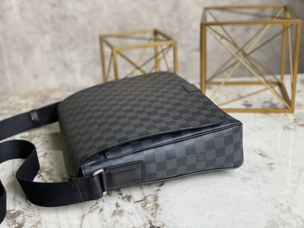Louis Vuitton Damier Graphite Heiger Men's Messenger Bag - Image 5