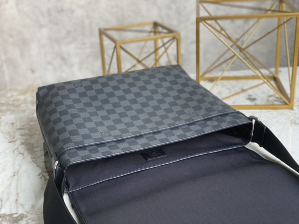 Louis Vuitton District Medium Messenger Bag - Image 2