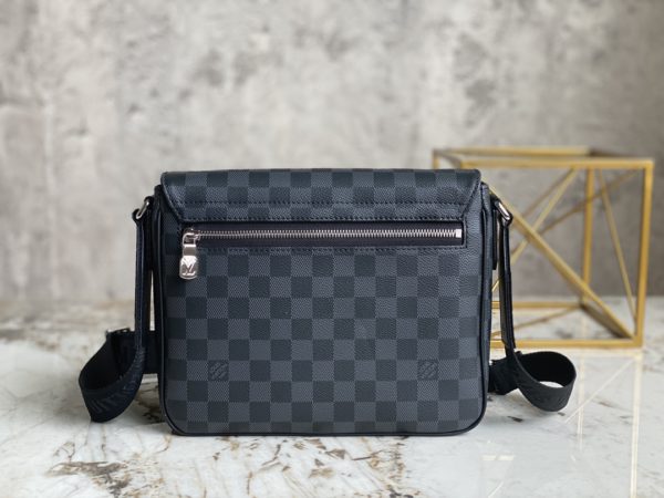 Louis Vuitton Men's DISTRICT Small Messenger Bag - Image 3