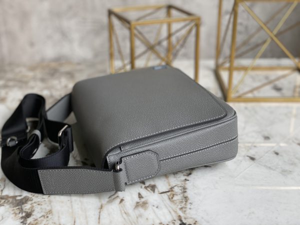Louis Vuitton District Small Messenger Cross Pattern Bag - Gray - Image 4