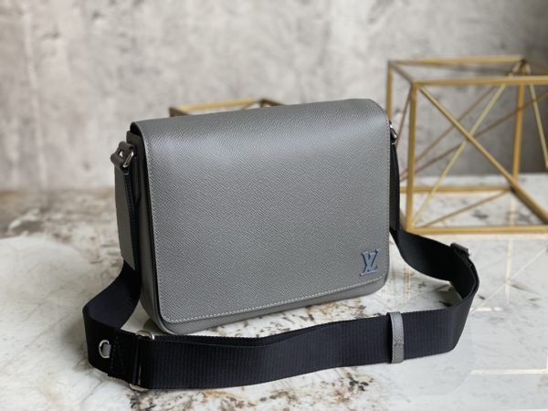 Louis Vuitton District Small Messenger Cross Pattern Bag - Gray - Image 5