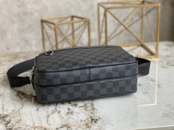 Louis Vuitton Men'sTROCADERO NM Small Messenger Bag - Image 4