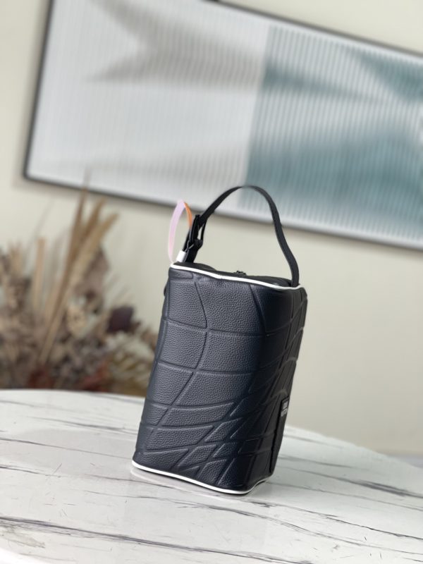 Louis Vuitton Cloakroom Dopp Kit Clutch Bag - Image 5