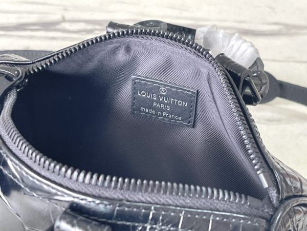 Louis Vuitton Black Crocodile Pattern Men's Bag - Image 8