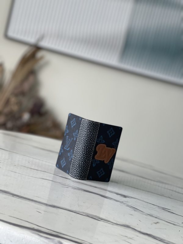 Louis Vuitton Blue Pattern Pocket Wallet - Image 5