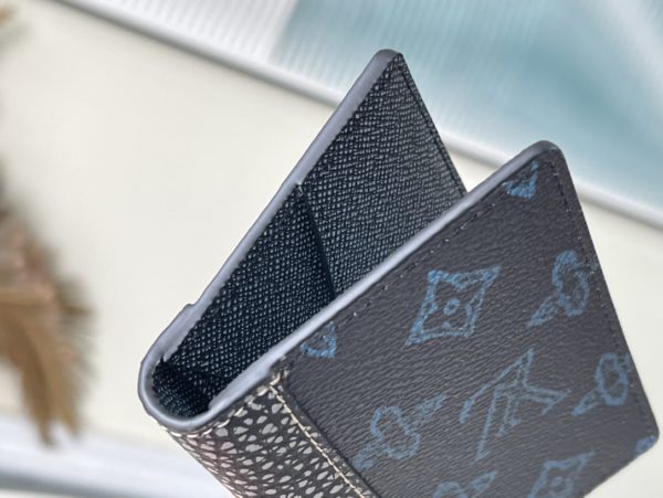 Louis Vuitton Blue Pattern Pocket Wallet - Image 6