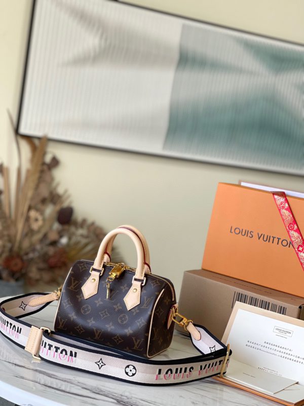 Louis Vuitton Counter Inspection Duty - Free Handbag - Image 7