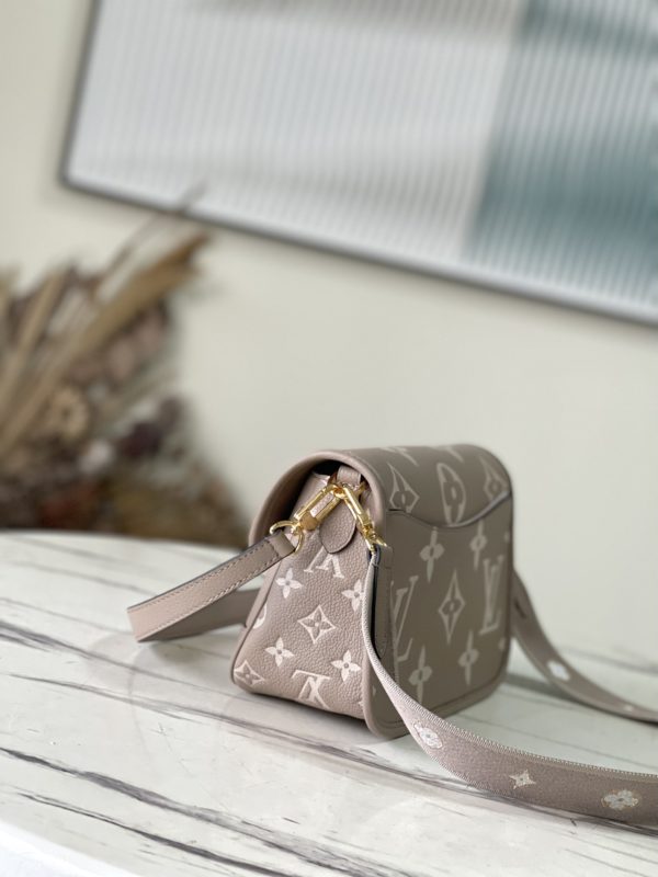Louis Vuitton Diane Handbag - Apricot - Image 7