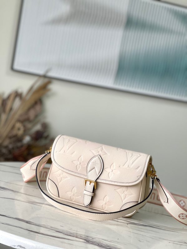 Louis Vuitton Diane Handbag - White