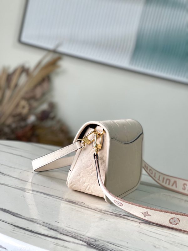 Louis Vuitton Diane Handbag - White - Image 9