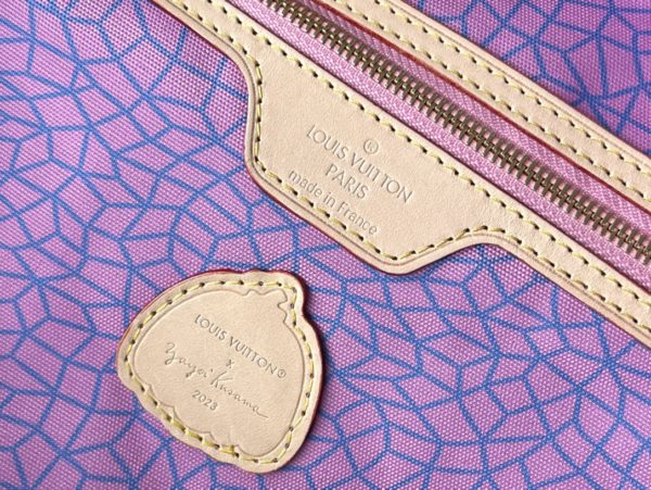 Louis Vuitton Neverfull Medium Handbag - Image 8