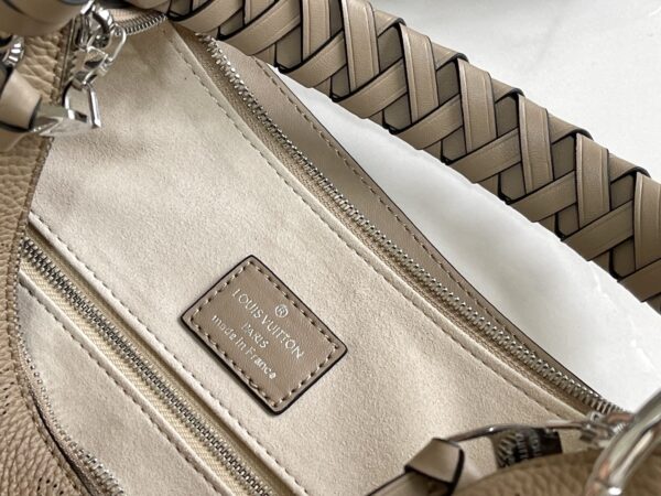 Louis Vuitton Beaubourg Hobo Medium Handbag - Cream - Image 2