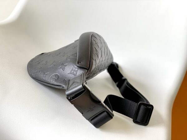 Louis Vuitton Discovery Belt Bag - Black - Image 4