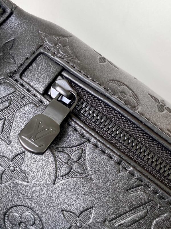 Louis Vuitton Discovery Belt Bag - Black - Image 2