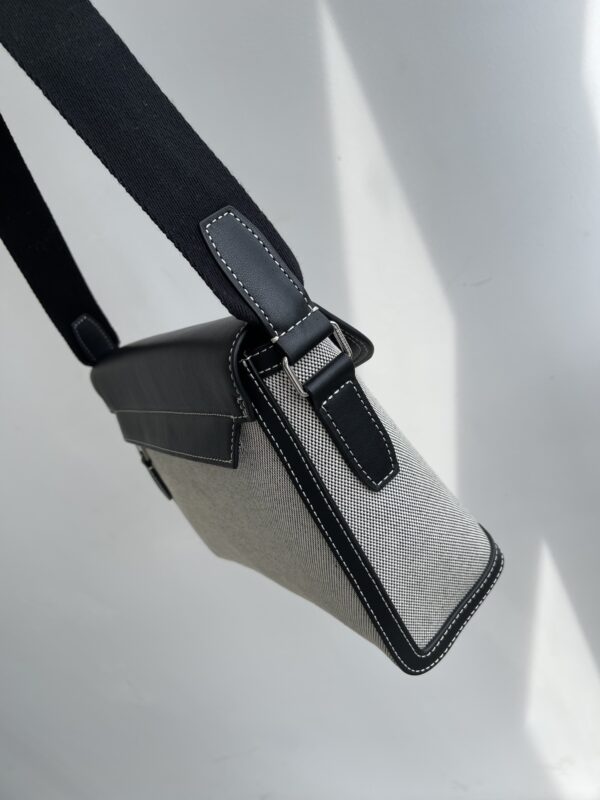 Burberry Clamshell Shoulder Messenger Bag - Gray - Image 5
