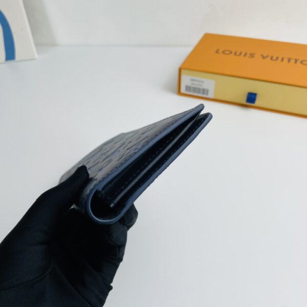 Louis Vuitton Monogram Pattern Brazza Wallet - Image 4