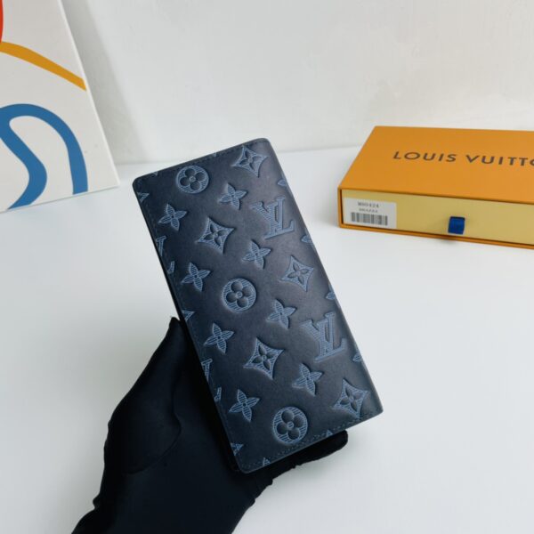 Louis Vuitton Monogram Pattern Brazza Wallet - Image 5